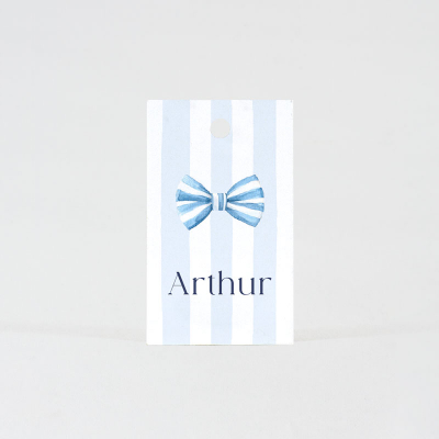 Etiquette petit nœud sur fond ligné bleu et blanc (535.039)