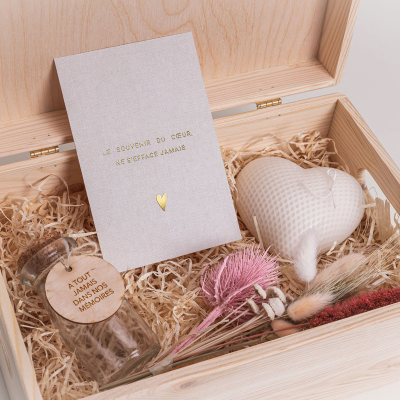 Boîte à souvenirs en bois avec textes personnalisés (610.908)