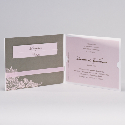 Grijze trouwkaart met roze kantmotief en lint (106.066)