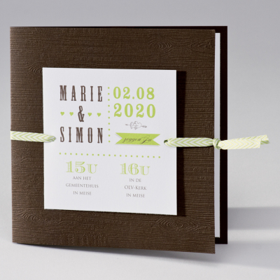 Bruine trouwkaart met groene toets (106.098)