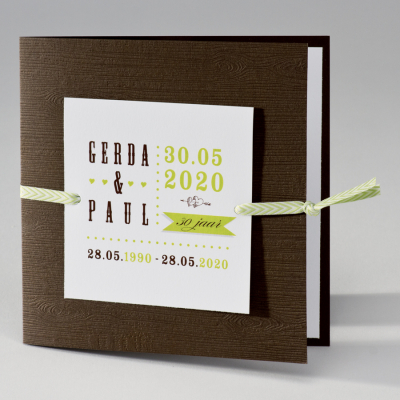 Bruine trouwkaart met groene toets (106.098)