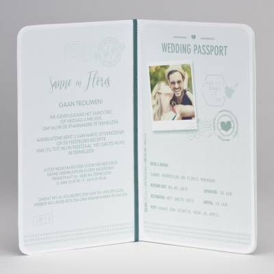 Wit paspoort met groene details en goudfolie - ENG (108.045)