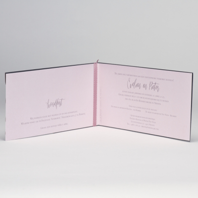 Staalgrijze trouwkaart met gelaserd kantmotief NL - roze (108.108)