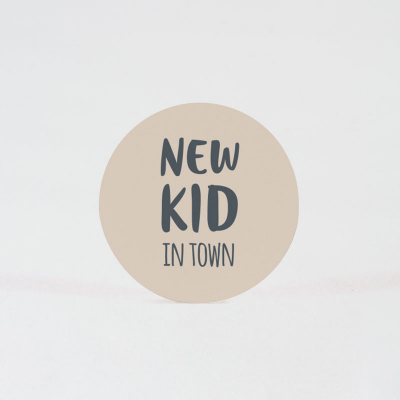 Bruine sluitzegel New Kid in Town (571.136)