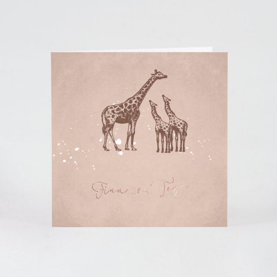 Tweeling geboortekaart girafjes op bruine achtergrond met naam in folie (581.998)