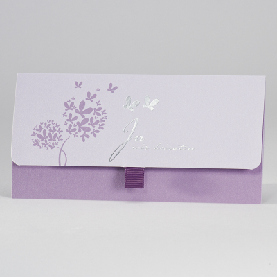 Edle lilafarbene Einladung mit integrierter Tasche für Einsteckkärtchen (104.077)