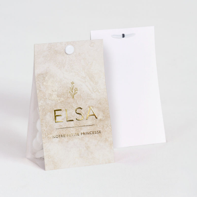 Etui à dragées fond marbré beige prénom en dorure (745.047)