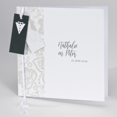Vierkante trouwkaart bruid en bruidegom met bloemmotief (108.058)